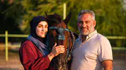 Korkularını eyerin üzerinde yendi: Hayvanlardan çekinen genç kızın şaşırtıcı dönüşümü