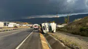 Kastamonu'da dehşet anları kamerada: Kamyon yolda savruldu