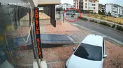 Elazığ'da korkutan çarpışma: Güvenlik kamerası o anları saniye saniye kaydetti
