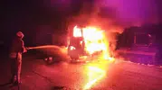 Hatay'da korku dolu anlar: Seyir halindeki otomobil bir anda küle döndü
