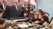 Kabataş'ta bilim rüzgarı: Halı saha dev bir laboratuvara dönüştü