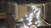 Bursa'da gece yarısı dehşeti: Bariyerlere saplanan otomobilden sağ çıktılar