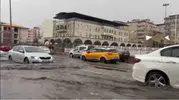 Diyarbakır'da gökyüzü karardı: Şiddetli sağanak hayatı felç etti