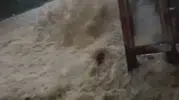 Beykoz'da sabah saatlerinde kabus: Sağanak yağış caddeleri göle çevirdi