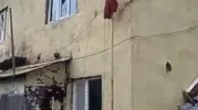 Alevlerin sardığı okulda köylülerin örnek davranışı: Bayrağı yere düşürmediler