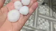 Hatay'da mevsim dışı sürpriz: Stadyum bir anda kış manzarasına döndü