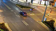 Düzce'de akılalmaz kaza: Çarptığı otomobilin camından içeri girdi