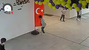 Oyunun en heyecanlı yerinde durdu: Minik Miran'ın bayrak sevgisi yürekleri ısıttı