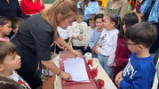 Minik ellerin suyla dansı: Ebru sanatıyla ay-yıldız aşkı