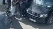 Trafikte dehşet anları: Yol verme kavgası yumruklu arbedeye dönüştü
