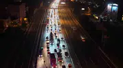 TEM Otoyolu'nda gece yarısı dehşeti: Bariyerlere saplanan araçtan acı haber geldi