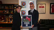 Ayrılık sonrası Riva'da duygusal veda: Montella'ya özel plaketli uğurlama