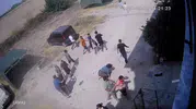Sokak ortasında dehşet anları: Çocuk gürültüsü uyarısı kanlı bir baskına dönüştü