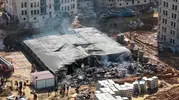 Tuzla'daki şantiye alanında korkutan yangın: 32 işçinin kaldığı konteynerler alevlere teslim oldu