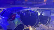 Bilecik yolunda korku dolu anlar: Bariyerlere çarpan araçta 5 kişi yaralandı