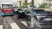 Kayapınar'da trafik kâbusu: Halk otobüsü ve otomobilin karıştığı kazada yaralılar var