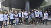 Balçova'da memurların sabrı taştı: Belediye binası önünde tam gün iş bırakma eylemi