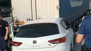 Tarsus'ta geceyi aydınlatan kaza: Park halindeki tıra çarpan otomobilde can pazarı yaşandı