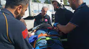 Kahta yolunda dehşet anları: Otomobil kamyonun altına sıkıştı