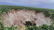Karapınar'da toprak aniden yarıldı: Pancar tarlasında devasa çukur