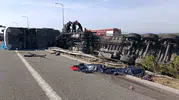 Akhisar yolunda dehşet anları: Otobüs ve çekici çarpıştı