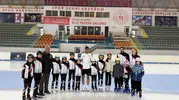 Dünya üçüncüsü Furkan Akar buz pistinde miniklerin kahramanı oldu