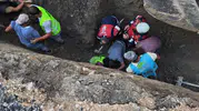 Arsuz'da korku dolu anlar: Toprak altında kalan işçi için zamana karşı yarış