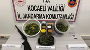 Karamürsel'de jandarma baskını: Evden uyuşturucu ve silah çıktı