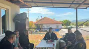 Beyağaç'ta yürekleri ısıtan ziyaret: Kaymakam Haydari kaza geçiren öğrenciyi yalnız bırakmadı