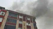 Arnavutköy'de nefes kesen kurtarma operasyonu: İtfaiye geçsin diye otomobilleri elleriyle taşıdılar
