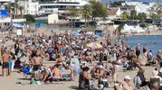 Takvimler sonbaharı gösterse de Didim'de yaz bitmek bilmiyor