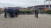 Alışveriş merkezinde korku dolu anlar: Kendi silahıyla yaralandı