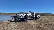 Keyifli başlayan balık avı kabusa döndü: Otomobil saniyeler içinde sulara gömüldü