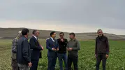 Akyaka'nın bereketli topraklarında hummalı mesai: Kaymakam Demirtaş tarlaya indi