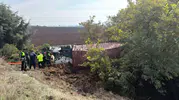 Karacabey yolunda korkutan kaza: Devrilen TIR tarlaya savruldu