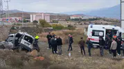 Sivas'ta dehşet anları: Bariyerleri aşan araç şarampole yuvarlandı