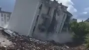 Elazığ'da korkutan yıkım: İş makinesinin tek hamlesi yetti