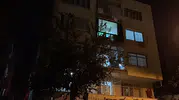 Mersin'de gece yarısı korku dolu anlar: 3 katlı binada zemin çöktü
