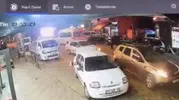 Park etmeye çalışırken marketin içine daldı: O anlar saniye saniye kaydedildi