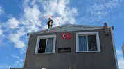 Mudanya'da yıkım gerilimi: Çatıya benzin bidonuyla çıktı, saatlerce direndi