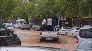 Ergani'de gökyüzü boşaldı: Sokaklar göle döndü, araçlar çukurlara gömüldü