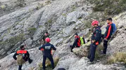 Tunceli'de sarp yamaçlarda yaşam mücadelesi: Günlerdir mahsur kalan keçiler kurtarıldı