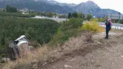 Isparta'da sabah saatlerinde acı kaza: Kum yüklü tır elma bahçesine uçtu