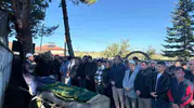 Evladın en zor görevi: Babasının cenaze namazını kıldırdı