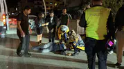 Gazipaşa'da gece yarısı alkolün etkisiyle kontrolü kaybettiler: Motosikletli iki arkadaş otomobile çarptı