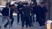 Iğdır'da alışveriş merkezinde dehşet anları: 7 kişi tek bir genci hedef aldı