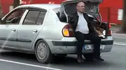 Vicdanın bagajdaki yolculuğu: Yaralı kedi için hayatını hiçe saydı