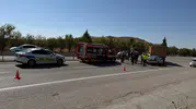 Kahta yolunda dehşet anları: Hafriyat kamyonuna çarpan otomobilde can pazarı