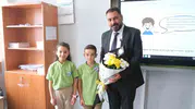 Küçük başkanın büyük sözü: Seçim vaadini yerine getirmek için belediye başkanını okula davet etti