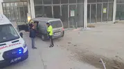 Polisten kaçarken duvara tosladılar: Kamyonetteki 5 kişi hastanelik oldu